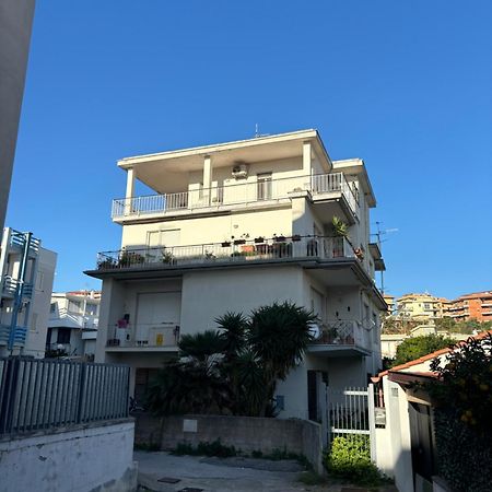 Vento Di Ponente Apartment Гаета Екстериор снимка